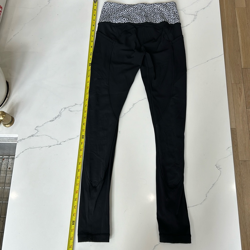 Size 6 Lululemon leggings with side pockets